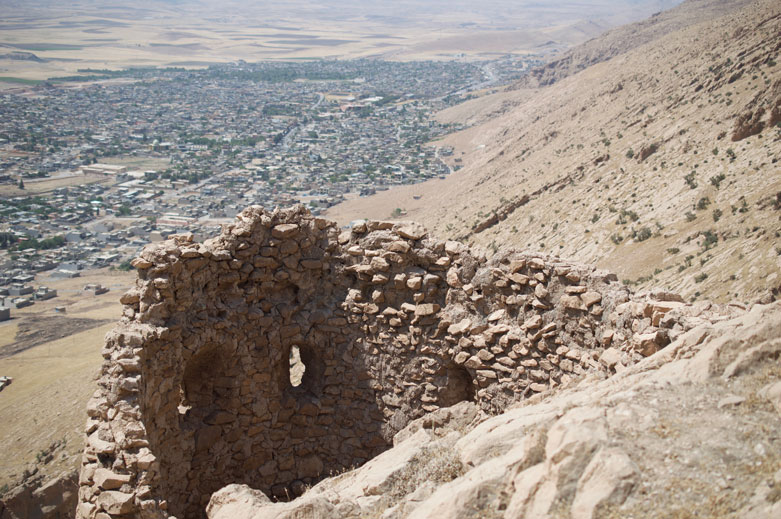 The ruins of a castle fortress are a dazzling hiking destination over the Harir plains, and are associated with the Kurdish queen Khanzad.